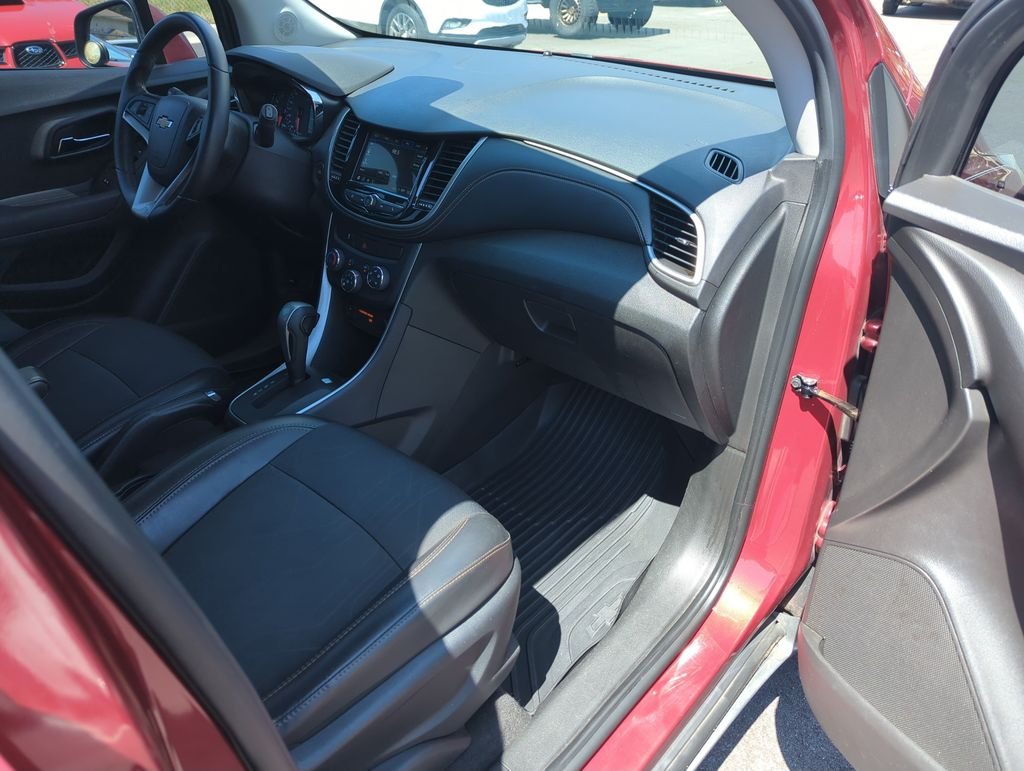 Used 2018 Red Chevrolet LT image 34