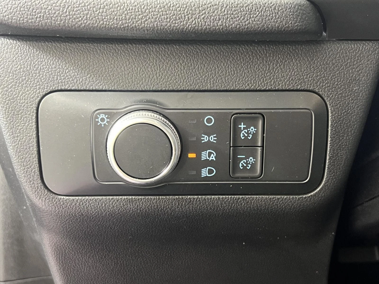 Used 2022 Carbonized Gray Ford SE image 18