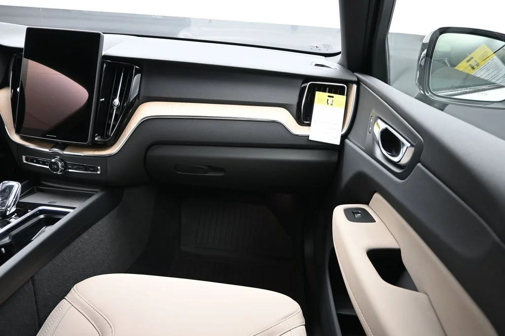Used 2026 Crystal White Volvo Plus image 22