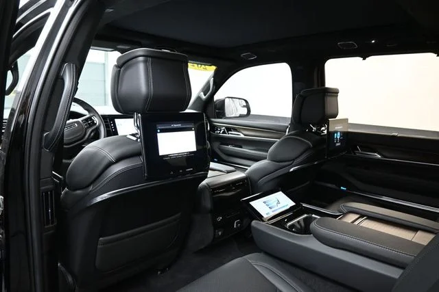 Used 2022 Black Jeep Series II image 19