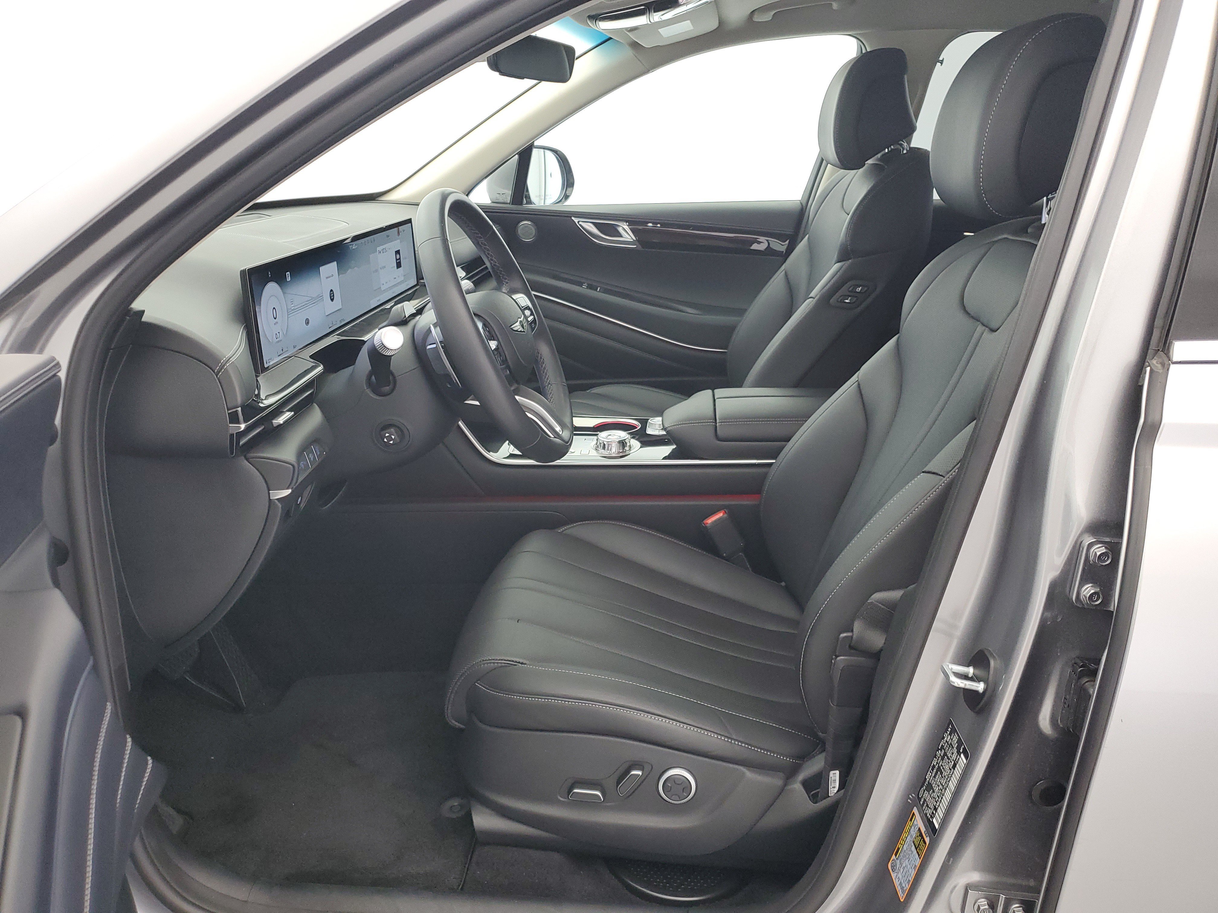 Used 2025 Savile Silver Genesis 2.5T image 19