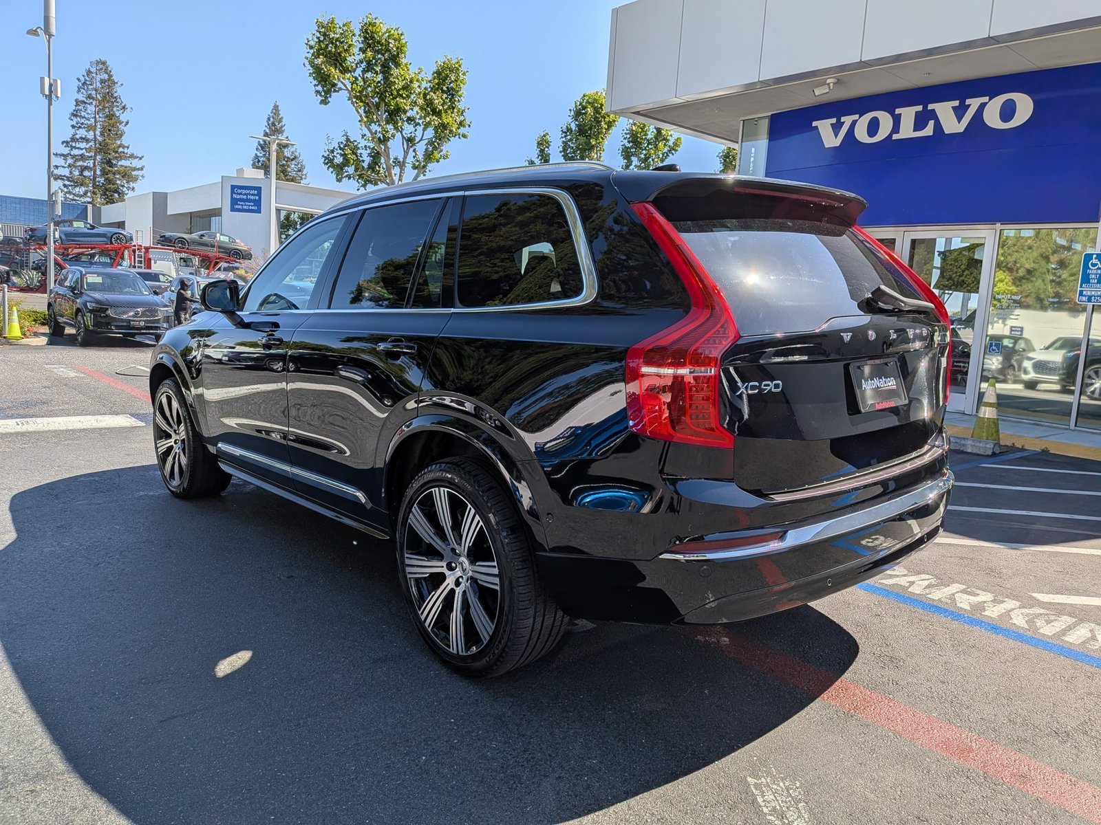 Used 2024 Onyx Black Metallic Volvo Ultimate Bright Theme image 8