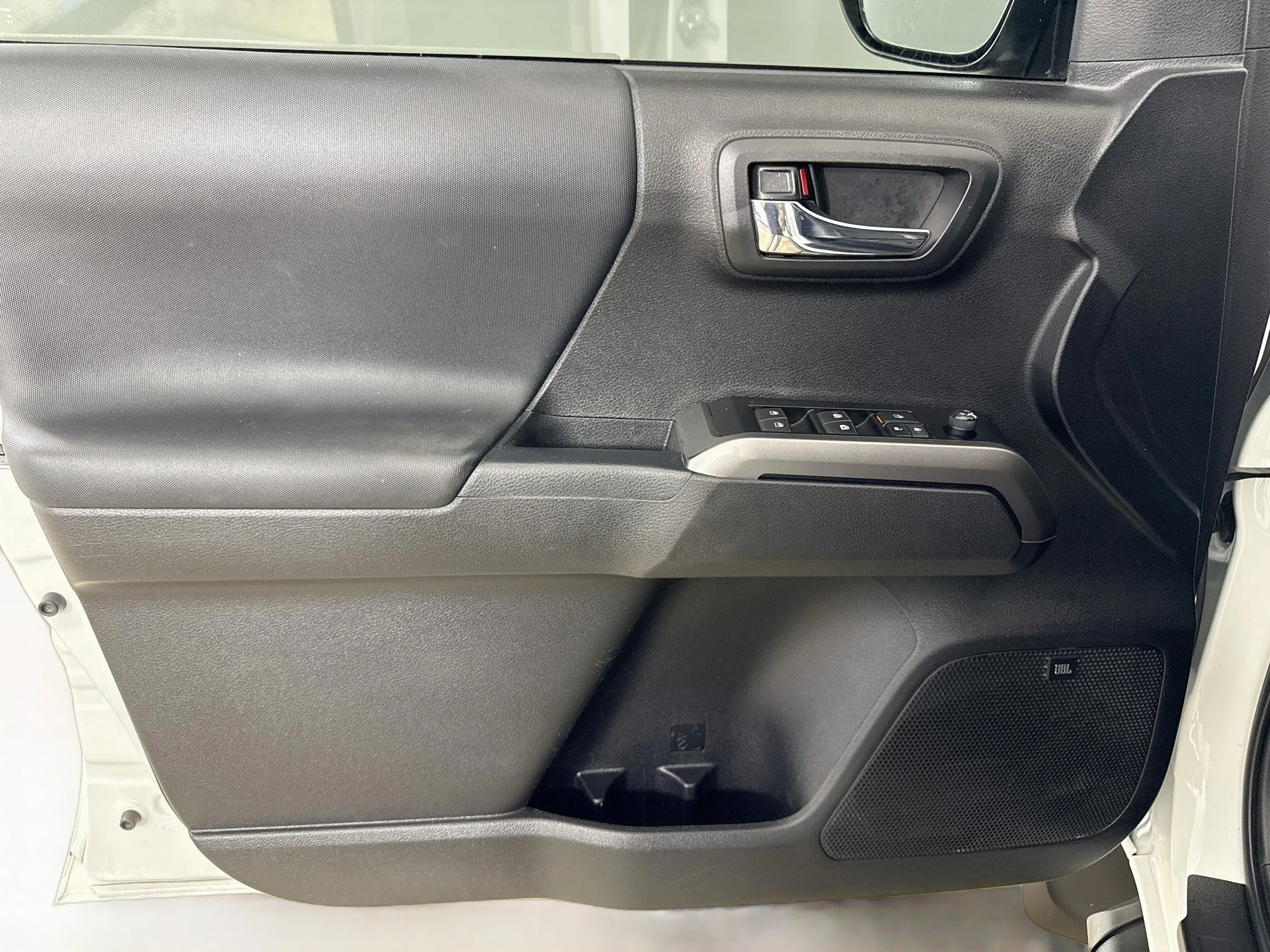 Used 2023  Toyota SR image 19