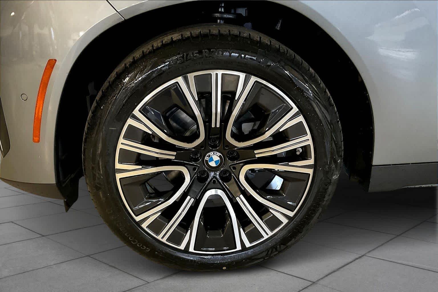 Used 2026 Skyscraper Grey Metallic BMW 30 xDrive image 11
