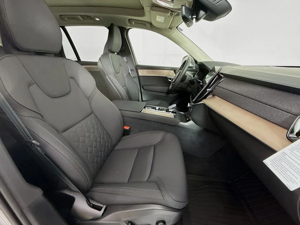 2026 Volvo XC90 Plus - Photo 24
