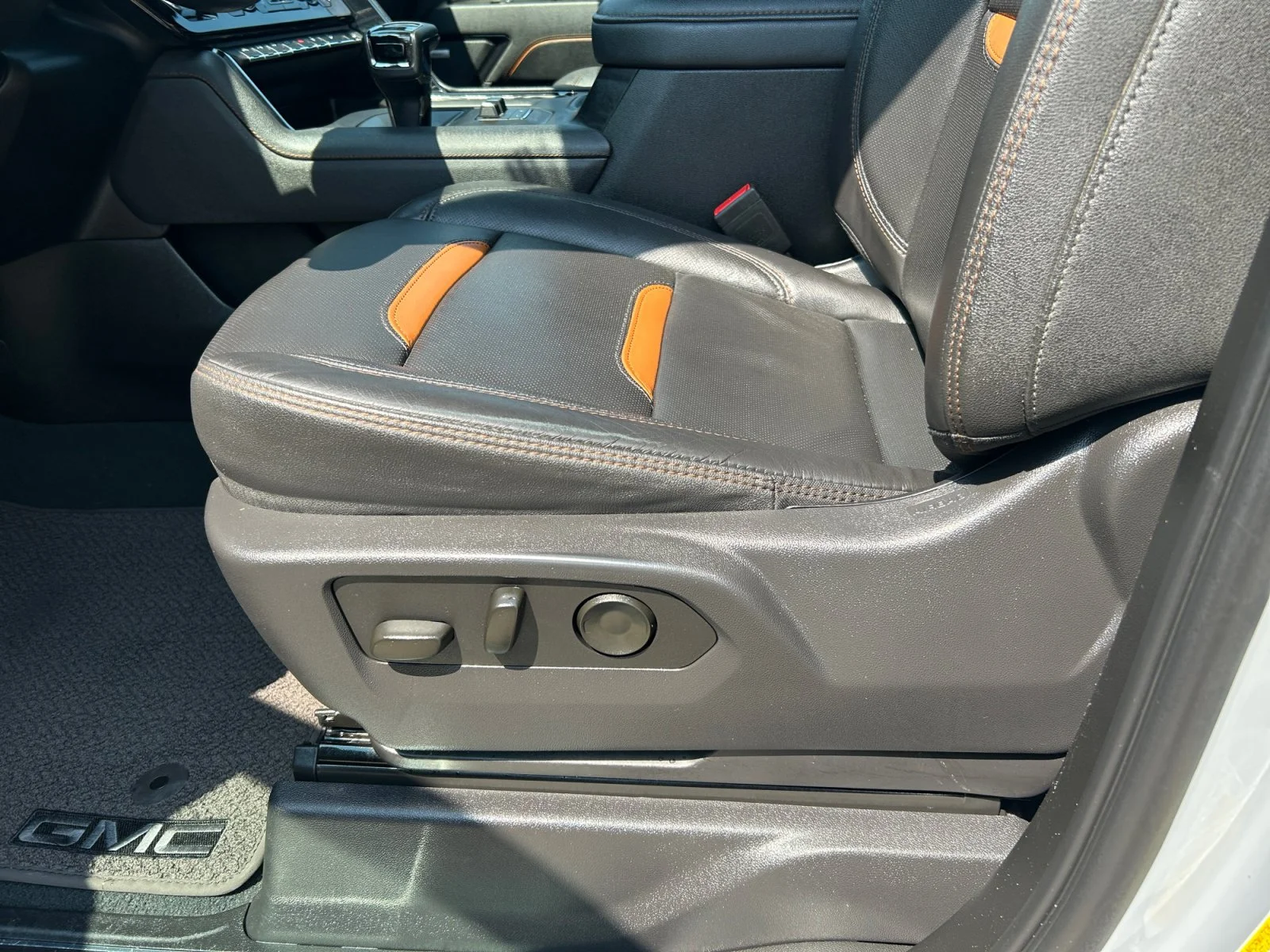 Used 2025 Gray GMC AT4 Crew Cab 6.2L Leather Sunroof Navigation 4x4 image 15