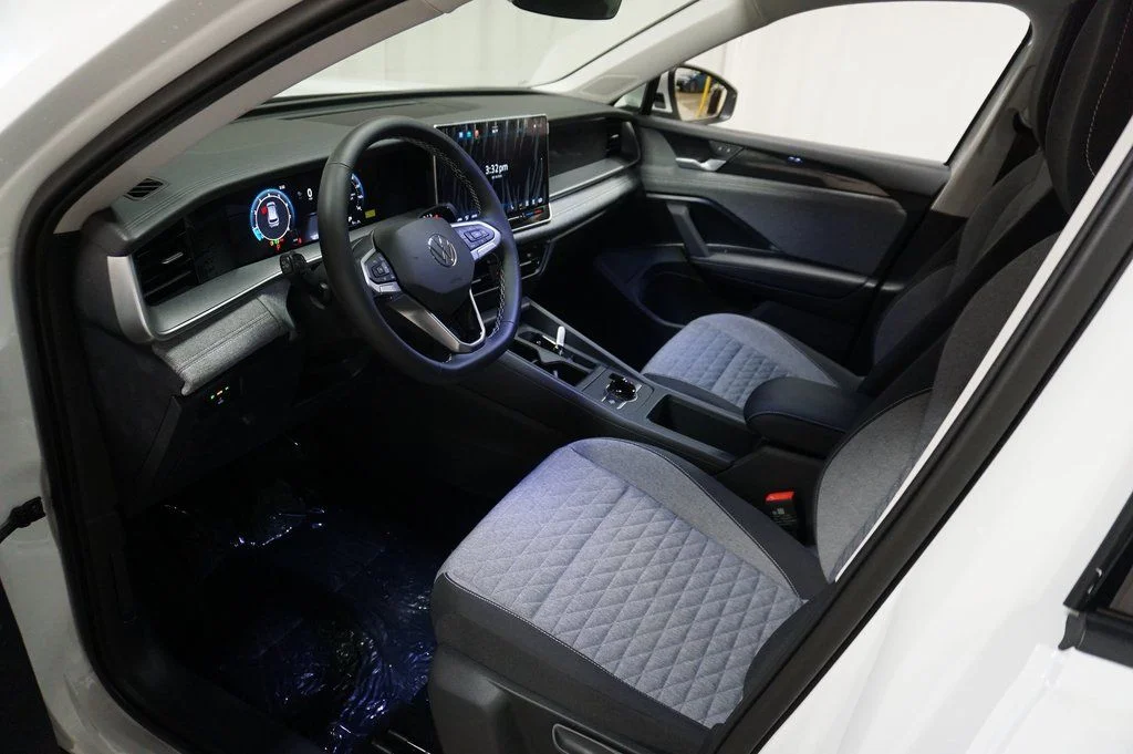 New 2026 White/off-white Volkswagen 2.0T S image 9