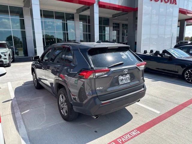 Used 2024  Toyota XLE image 3