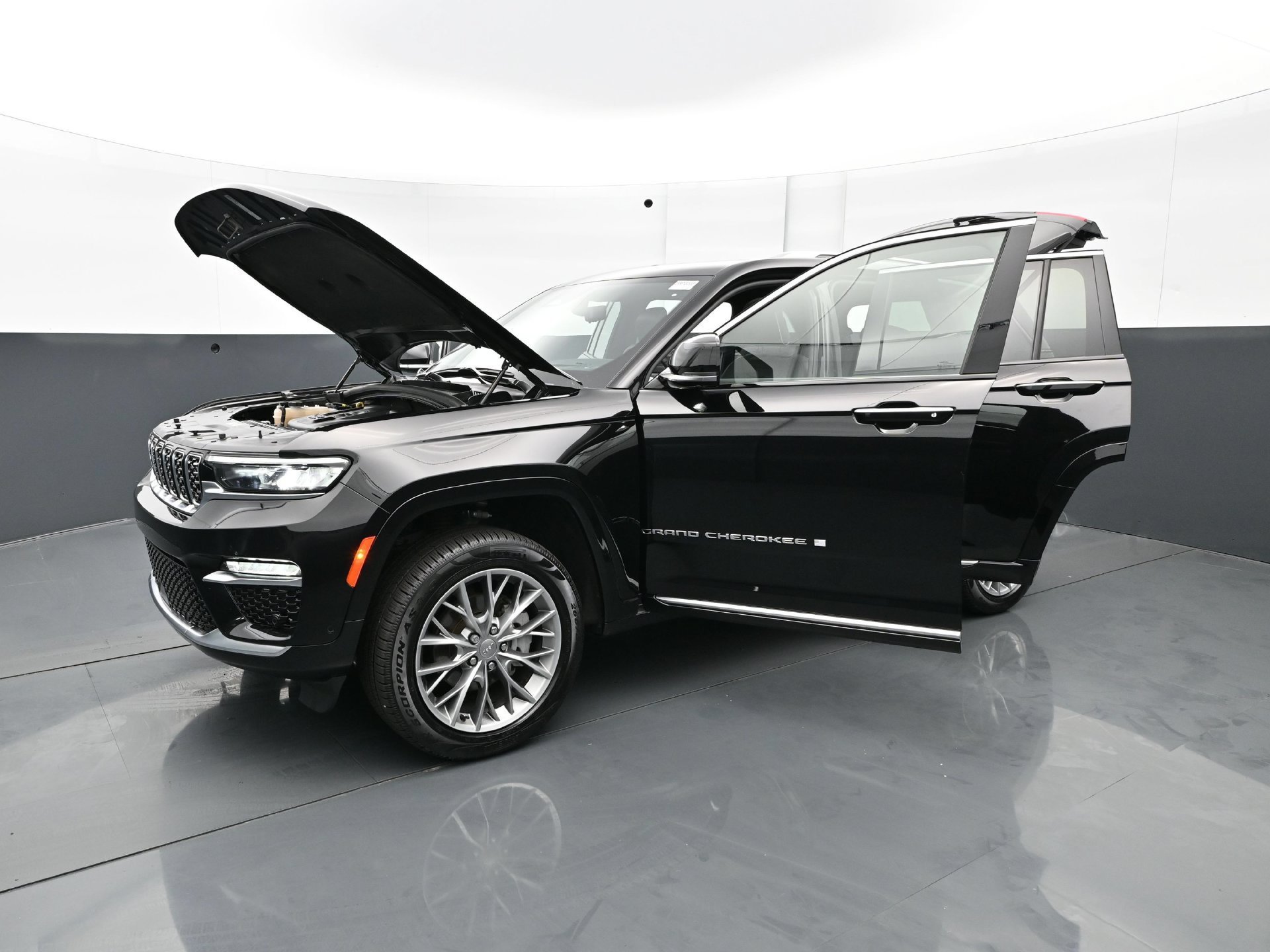 Used 2023 Diamond Black Crystal Pearlcoat Jeep Summit image 33