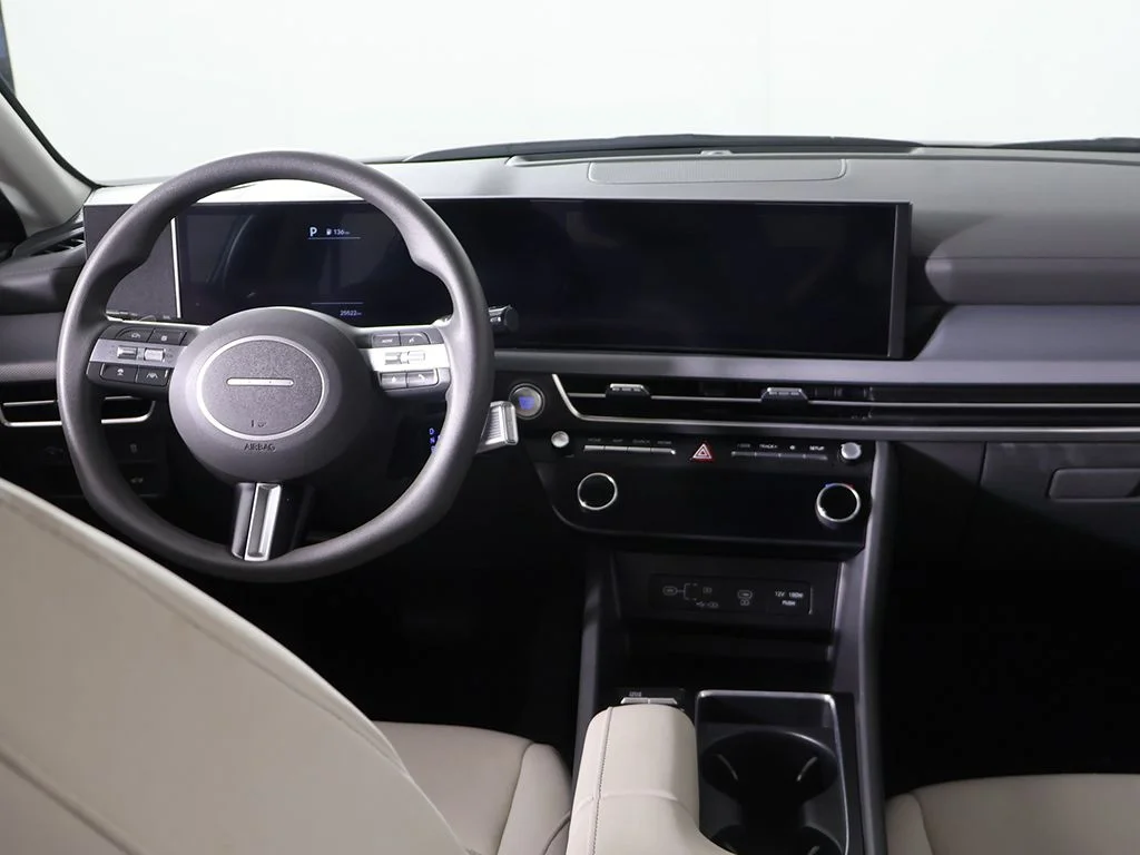 Used 2025 Red Hyundai SEL image 29