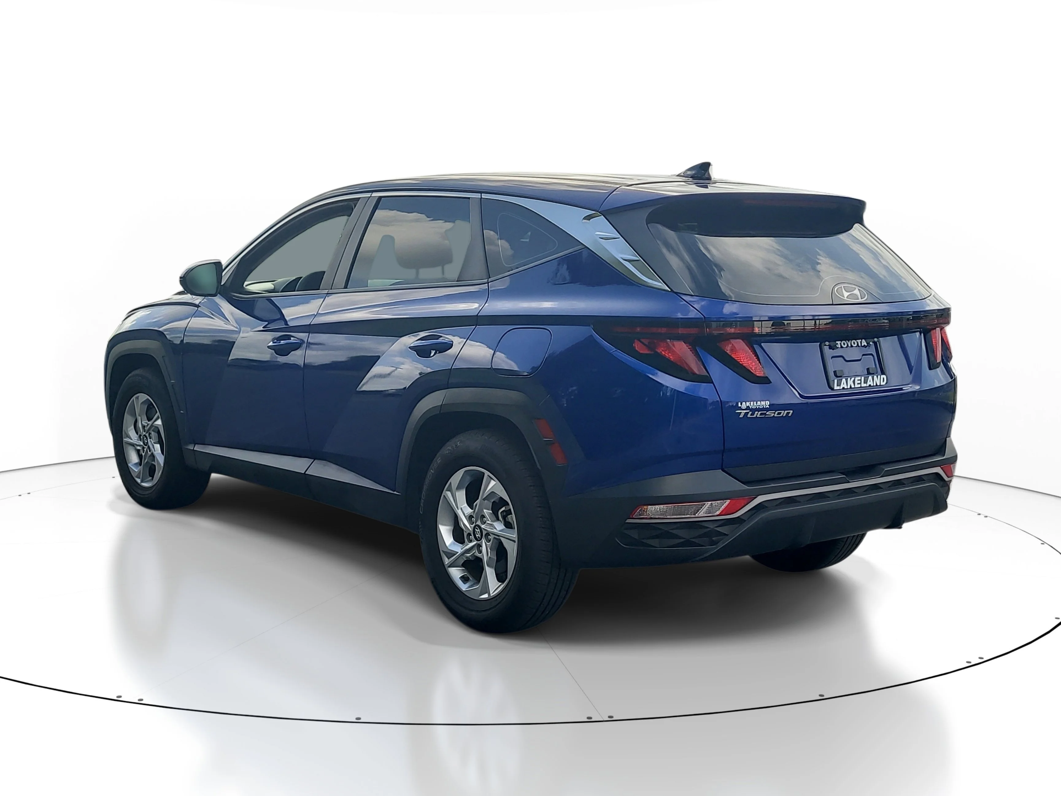 Used 2024 Intense Blue Hyundai SE image 4