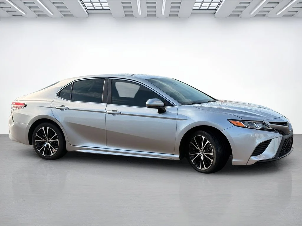 Used 2019 Silver Toyota SE image 3