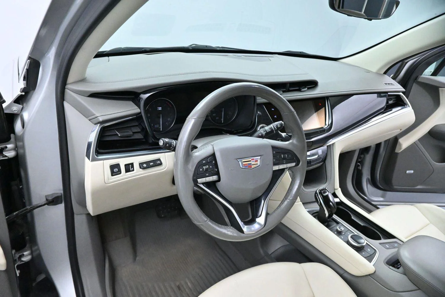 Used 2020 Radiant Silver Metallic Cadillac AWD Premium Luxury image 18