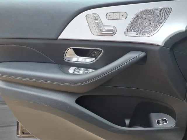 Used 2025  Mercedes-Benz GLS 450 image 17
