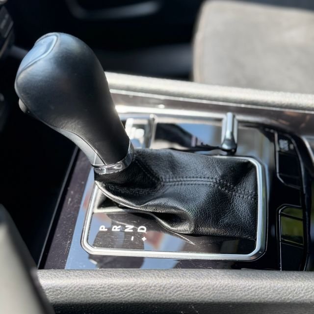 Used 2024 White Jeep Latitude image 23