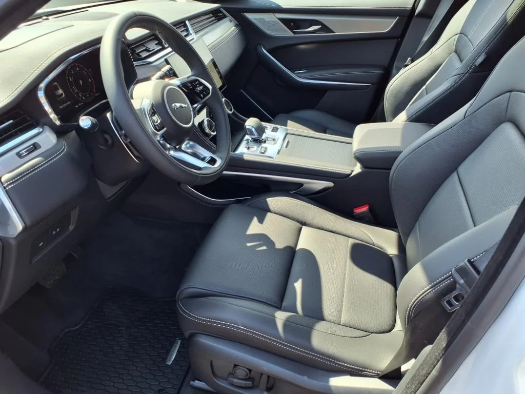 2026 Jaguar F-Pace R-Dynamic S - Photo 17