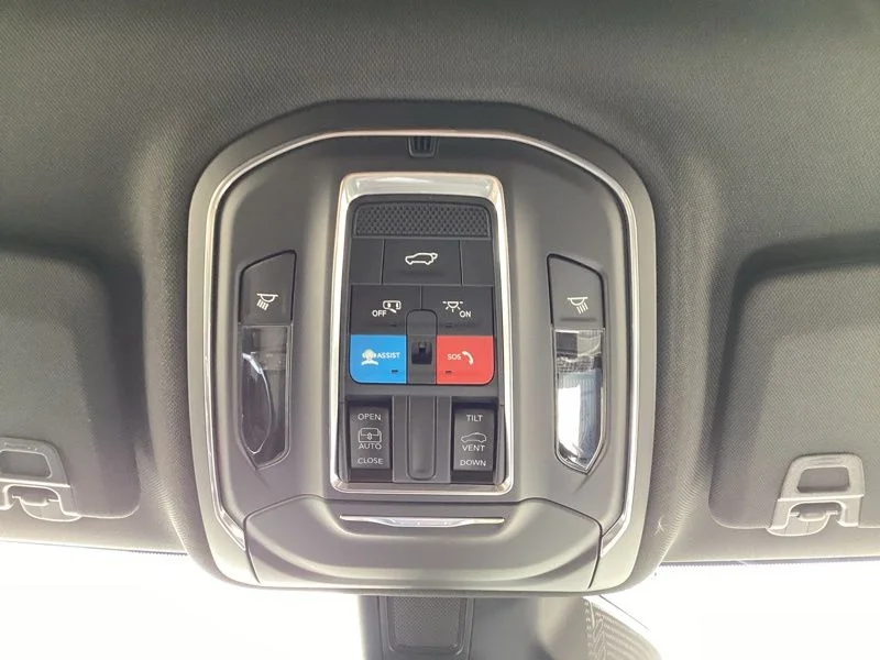 New 2026 Bright White Clearcoat Jeep Laredo Altitude image 31