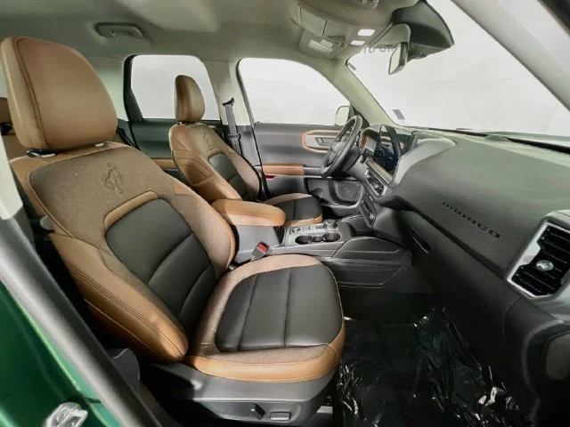 Used 2025 Green Ford Outer Banks image 39