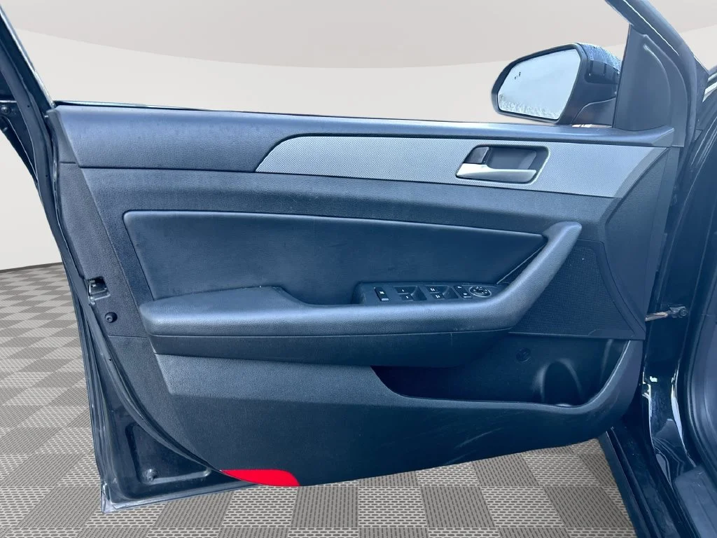 Used 2019 Black Hyundai SEL image 24