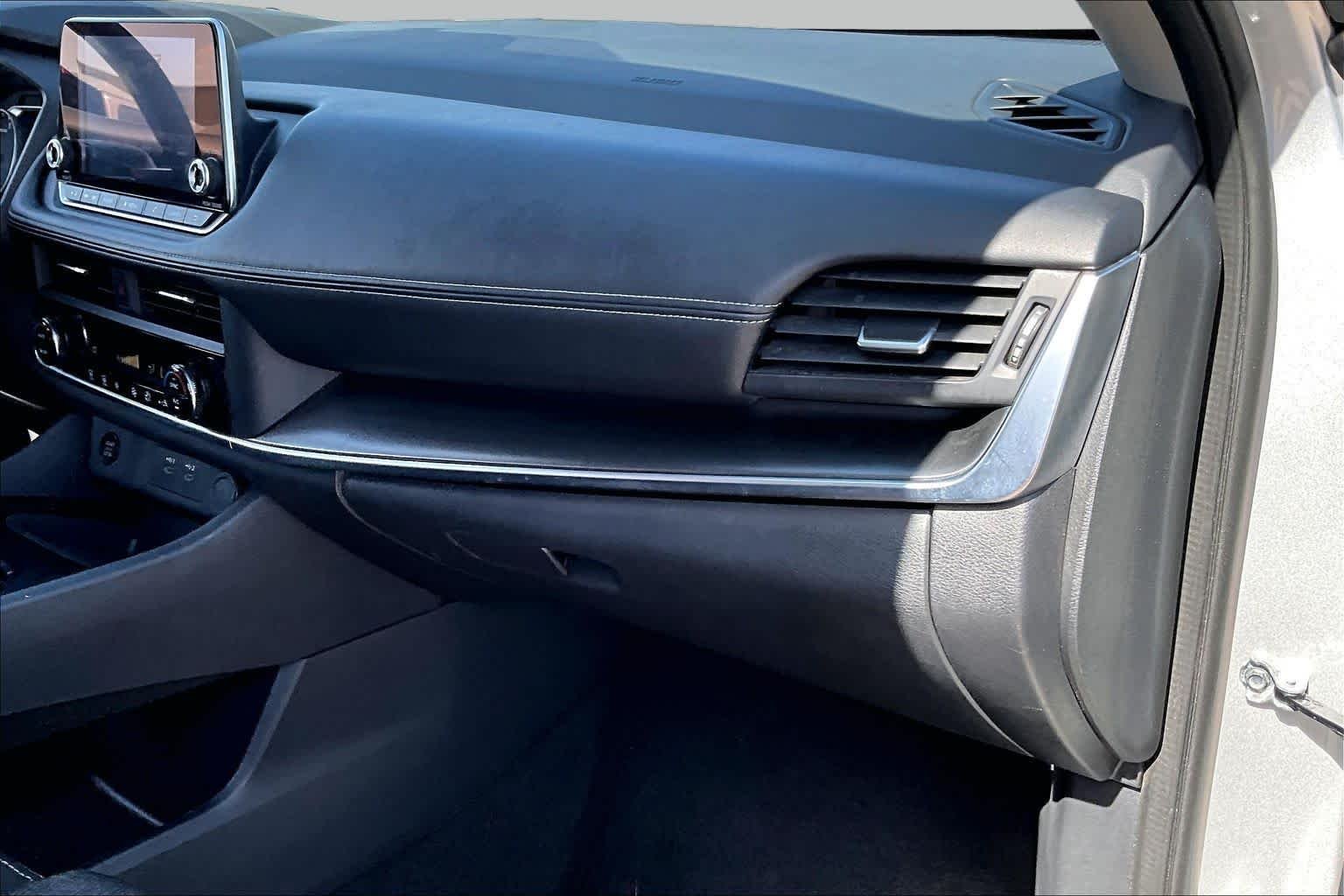 Used 2025 Brilliant Silver Metallic Nissan SV image 19