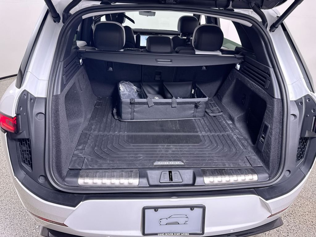New 2026 Fuji White Land Rover Dynamic SE image 21