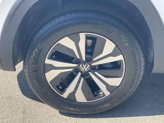 New 2026 White/off-white Volkswagen SE image 30