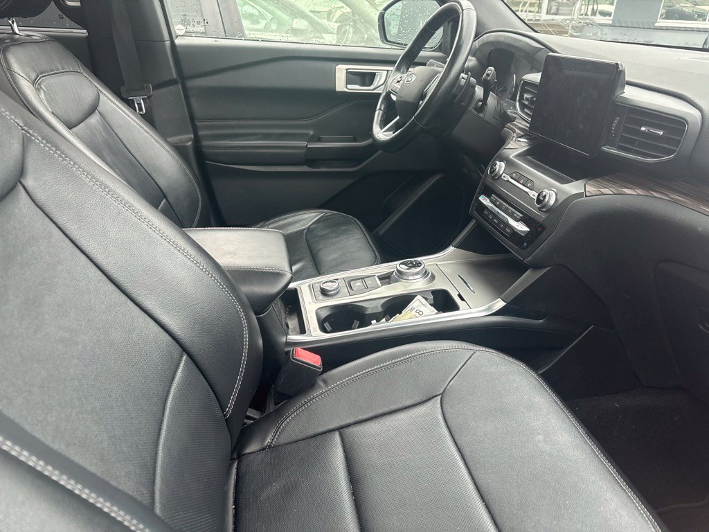 Used 2020 White Ford Limited image 4