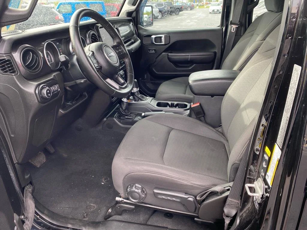 Used 2022 Black Clearcoat Jeep Altitude image 9