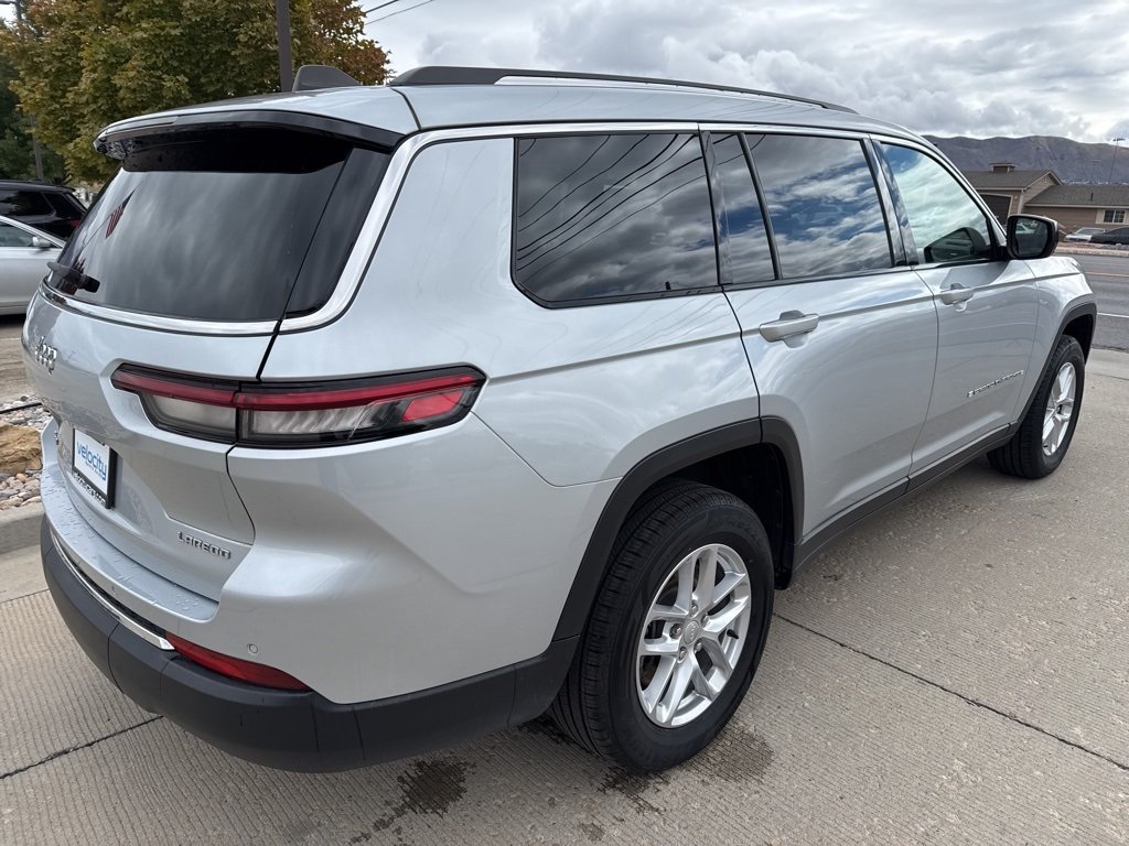 2023 Jeep Grand Cherokee Laredo photo 3