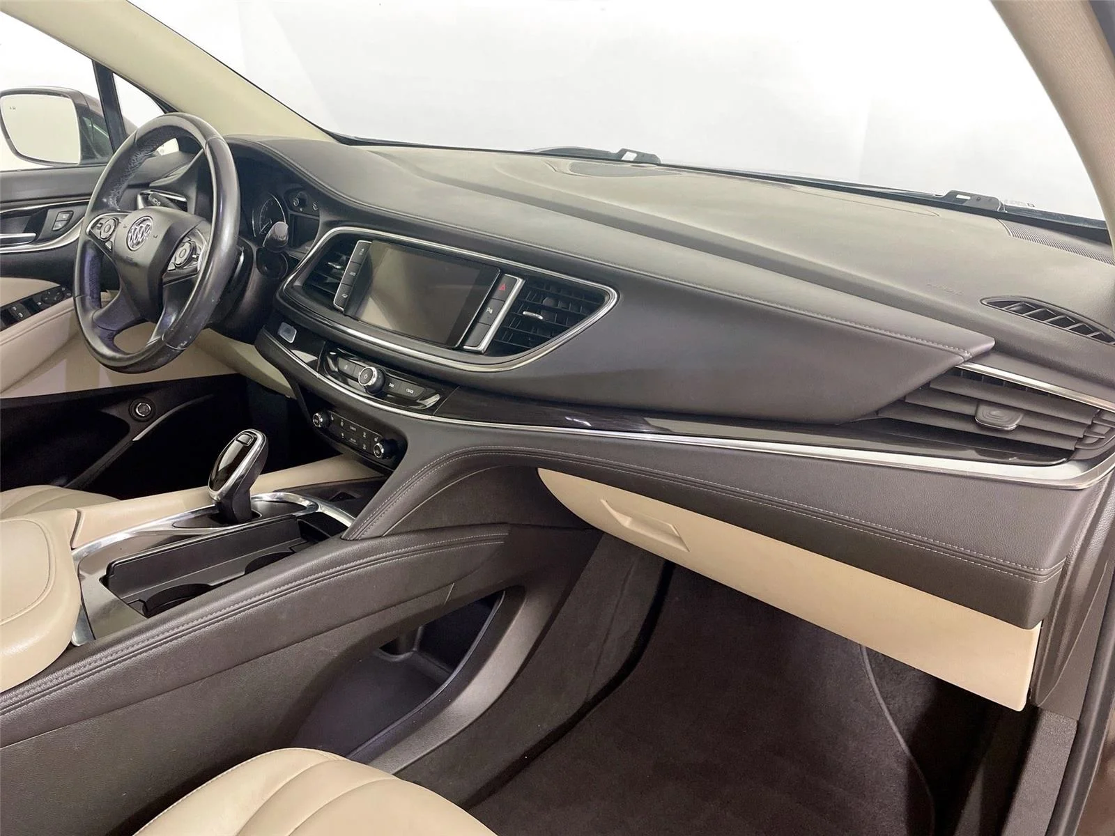 Used 2018 Havana Metallic Buick Essence image 28