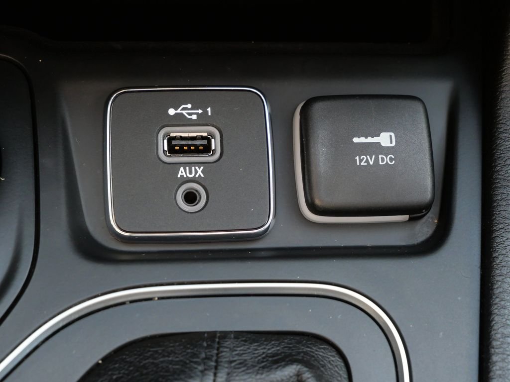Certified Used 2020 White Jeep Latitude image 22