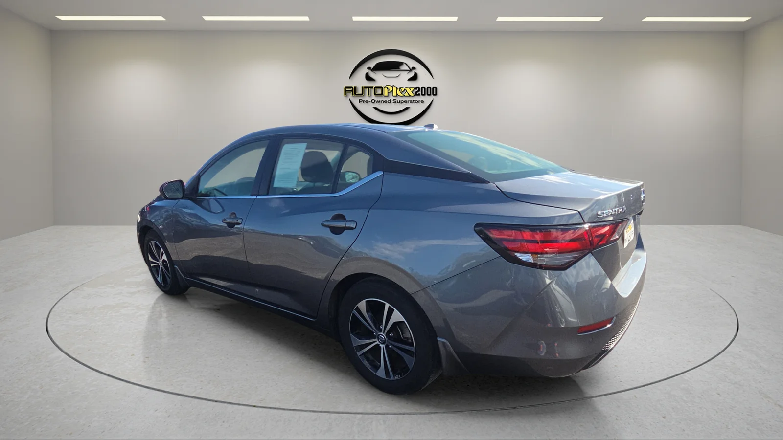 Used 2022 Gray Nissan SV image 5