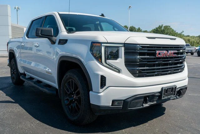 Used 2025 White GMC Elevation image 4