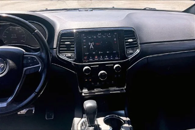 Used 2019 Diamond Black Jeep Limited image 6