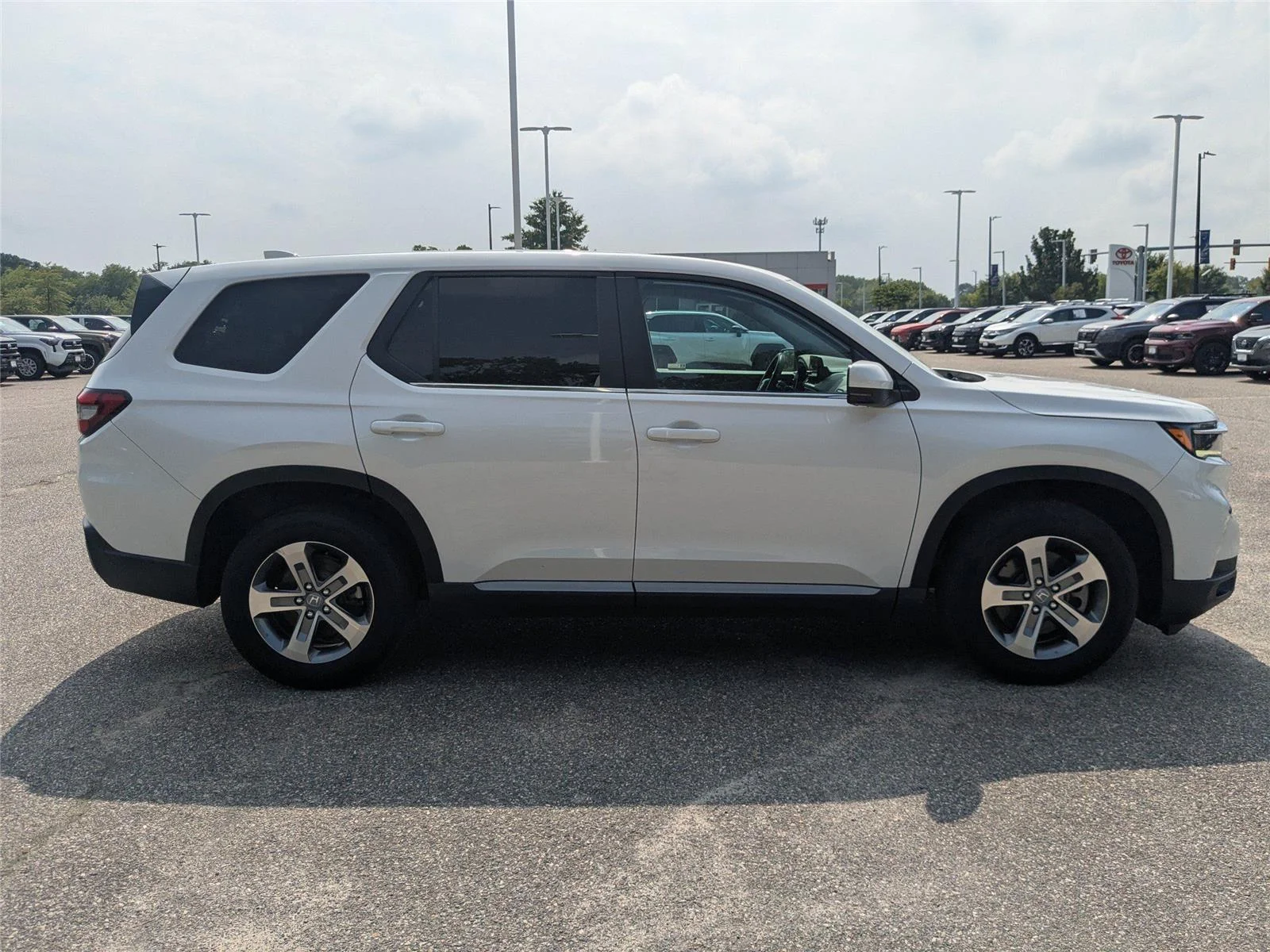Used 2023 Platinum White Pearl Honda EX-L 7 Passenger image 3