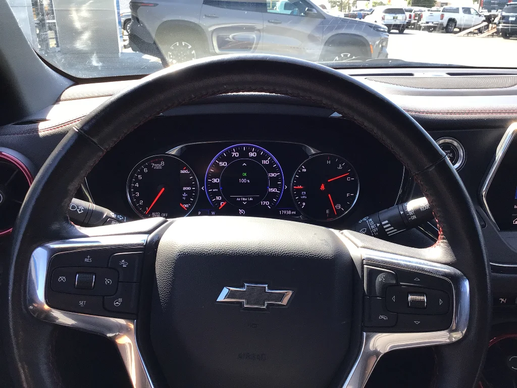 Used 2022 Iridescent Pearl Tricoat Chevrolet RS image 15