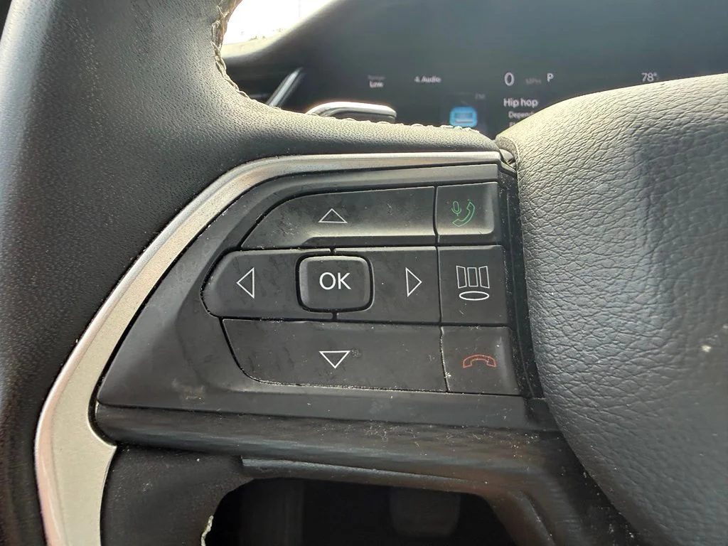 Used 2023 Gray Jeep Altitude X image 20