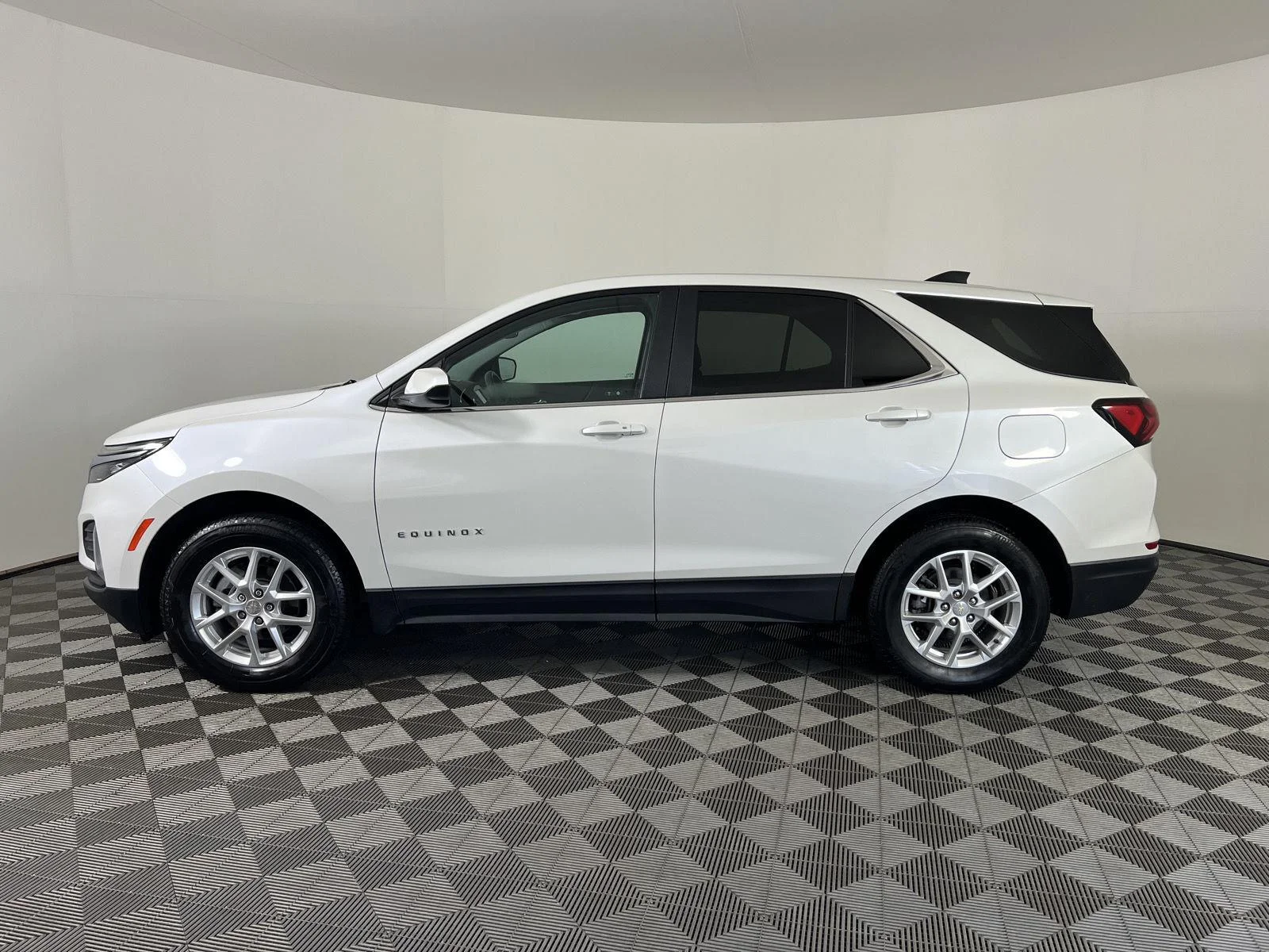 Used 2024 Iridescent Pearl Tricoat Chevrolet LT image 26