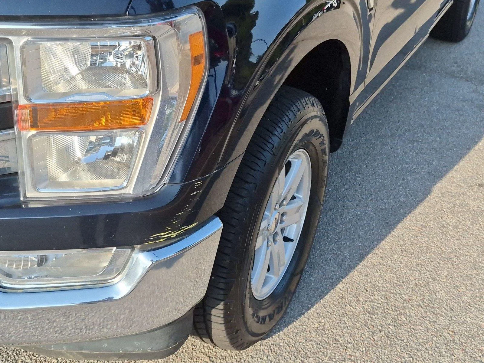 Used 2022 Antimatter Blue Metallic Ford XLT image 9