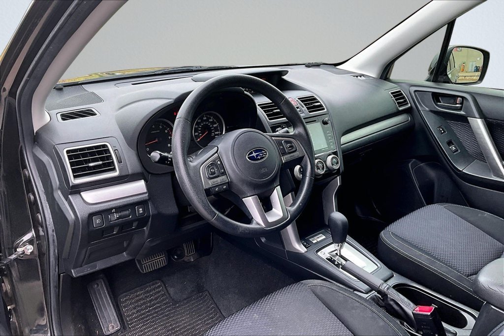 Used 2018 Black Subaru 2.5i Premium image 10