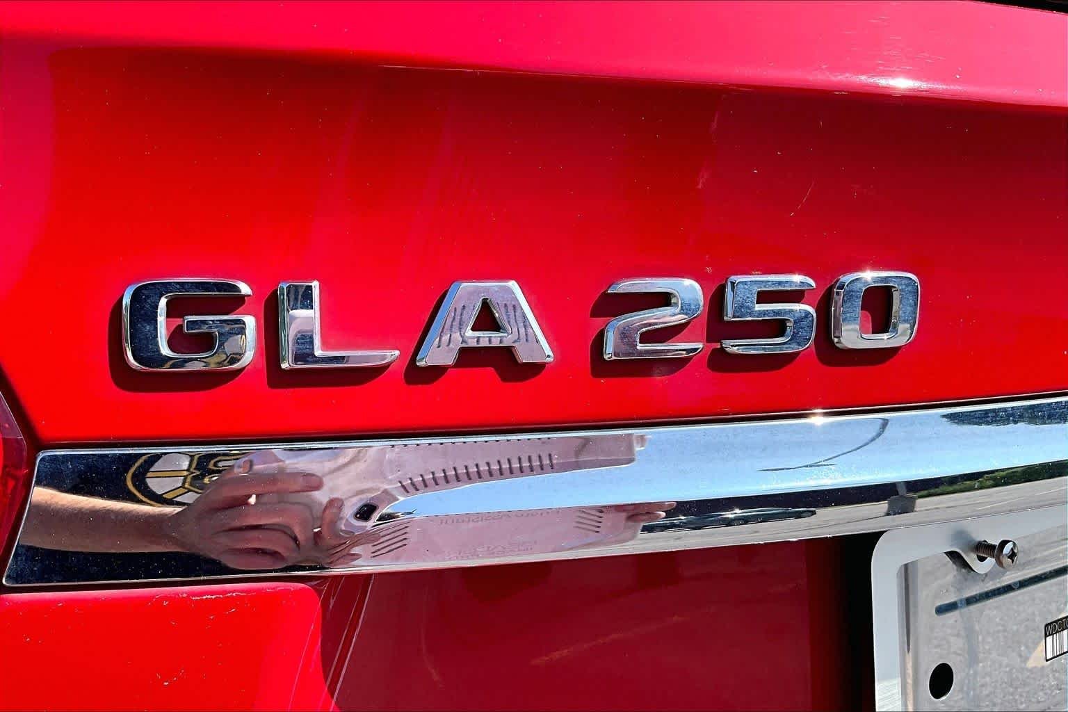 Used 2018 Jupiter Red Mercedes-Benz GLA 250 image 33