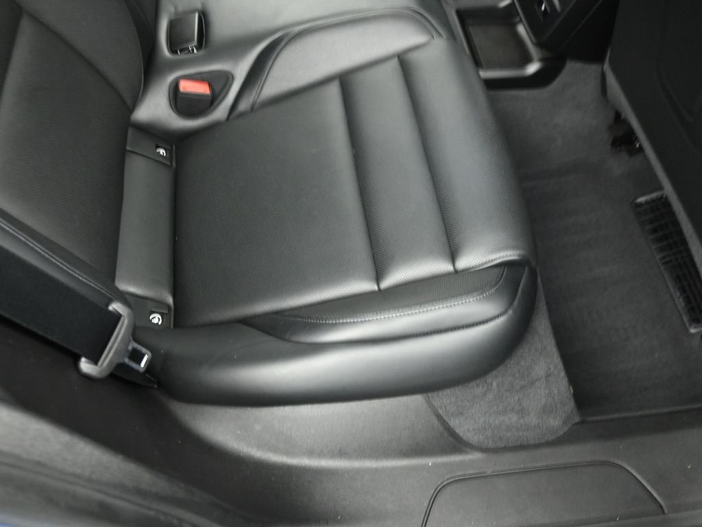 2024 PORSCHE TAYCAN - Image 26