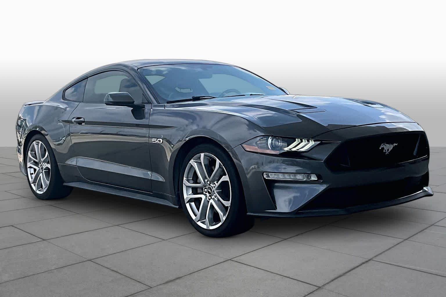 Used 2019 Magnetic Metallic Ford GT Premium image 3