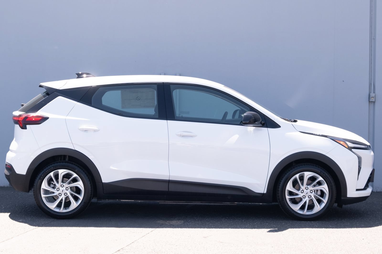 New 2027 Summit White Chevrolet LT image 24