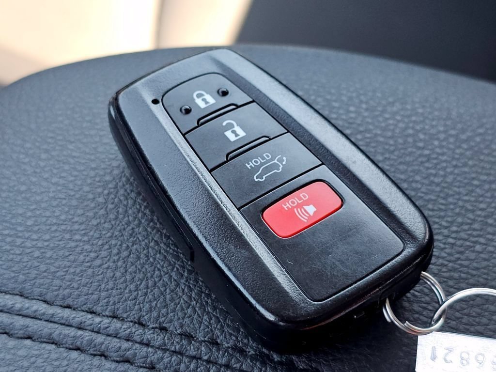 Certified Used 2025 Pearl Toyota XLE Premium image 36