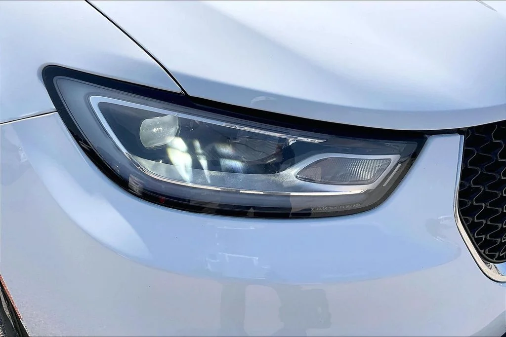 Used 2023 White Chrysler Limited image 33