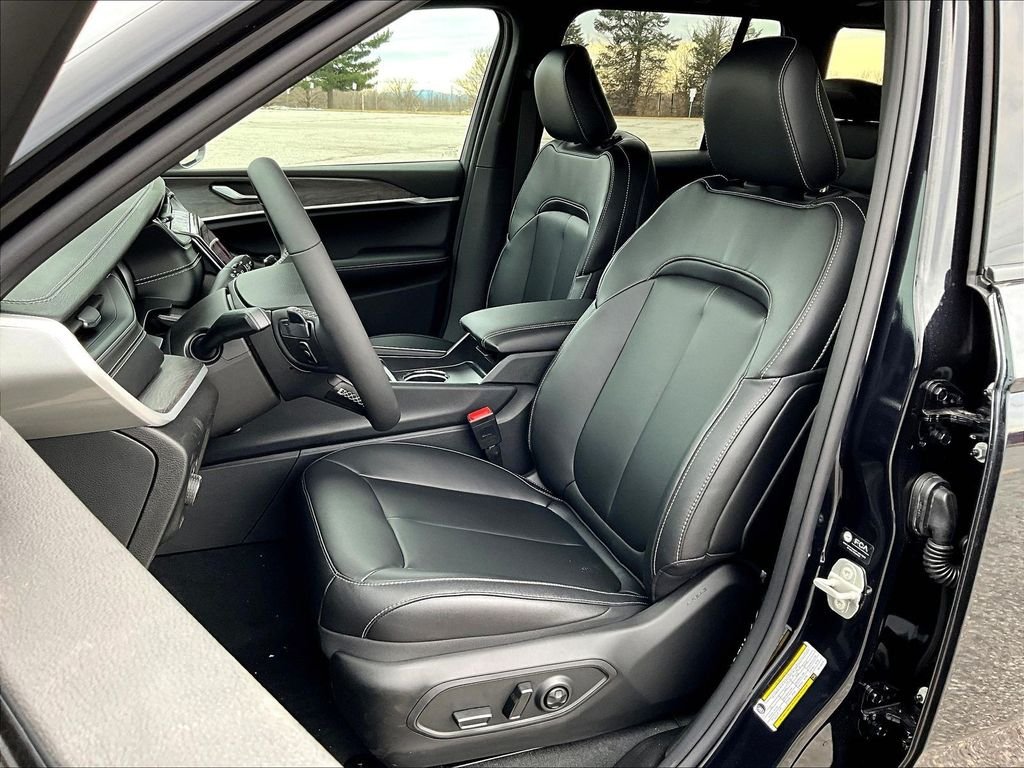 New 2024 Midnight Sky Exterior Paint Jeep 4xe image 11