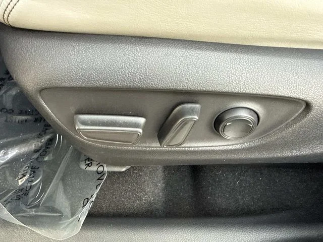 Used 2019  Toyota Limited image 26