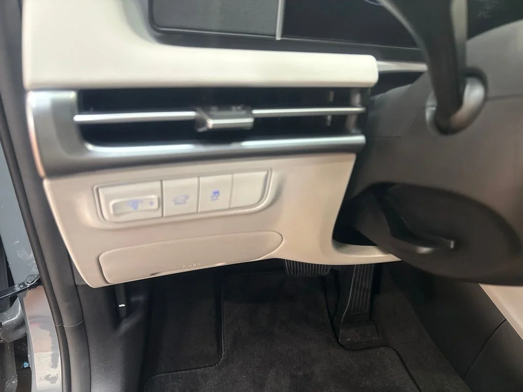 Used 2026 Hampton Gray Hyundai SEL image 21