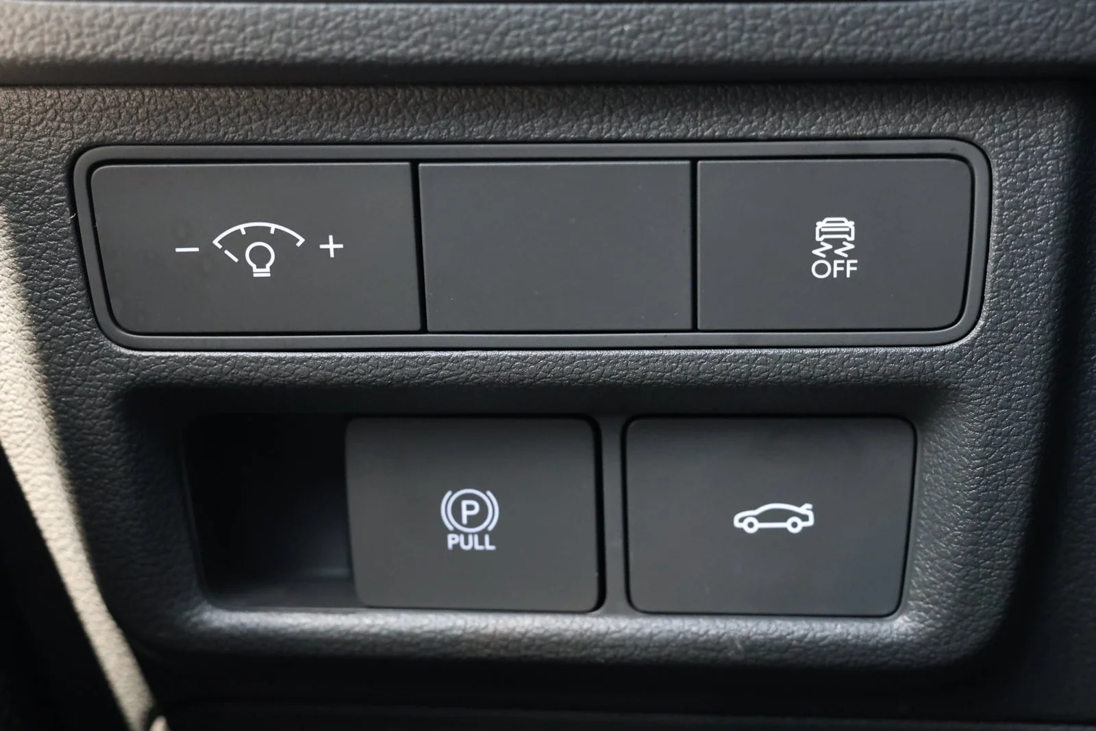 Used 2025 White Hyundai SEL image 26